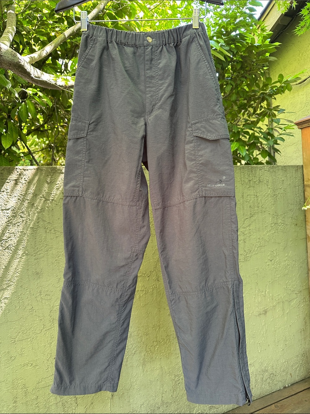 Helly Hansen Charcoal Gray Cargo Hiking Pants size Small GUC